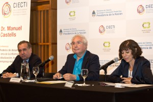 Doctor Lino Salvador Barañao, ministro de Ciencia; doctor Manuel Castells y doctora Ruth Ladenheim, directora general del CIECTI.