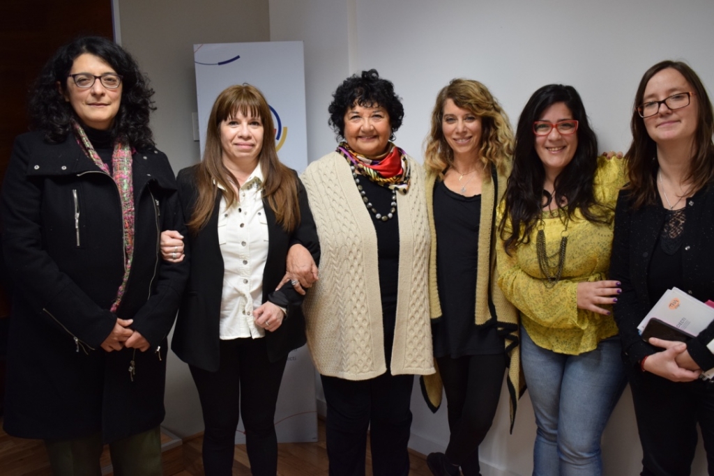 Sara Pérez, Viviana Ramallo, Dora Barrancos, Ruth Ladenheim, Paula Carballo y Verónica Xhardez 